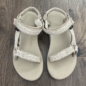 Tan Cheetah print Tevas